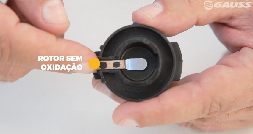 Verificação do rotor do distribuidor durante manutenção do módulo HEI