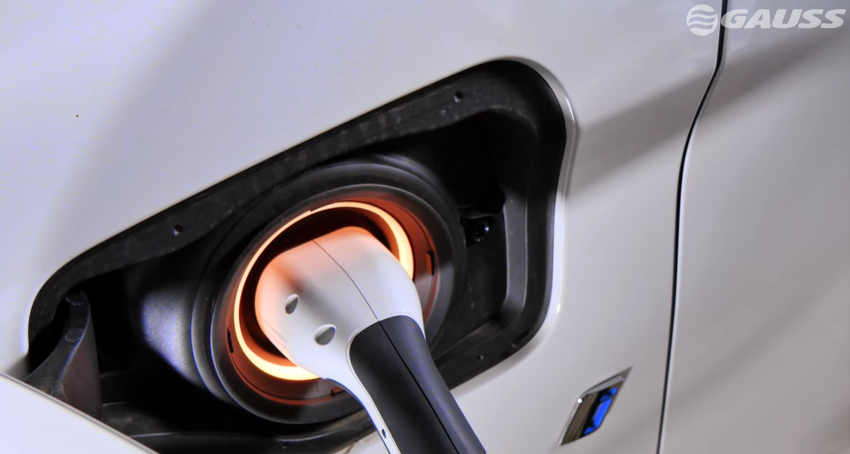 Carregando o carro hibrido plug-in