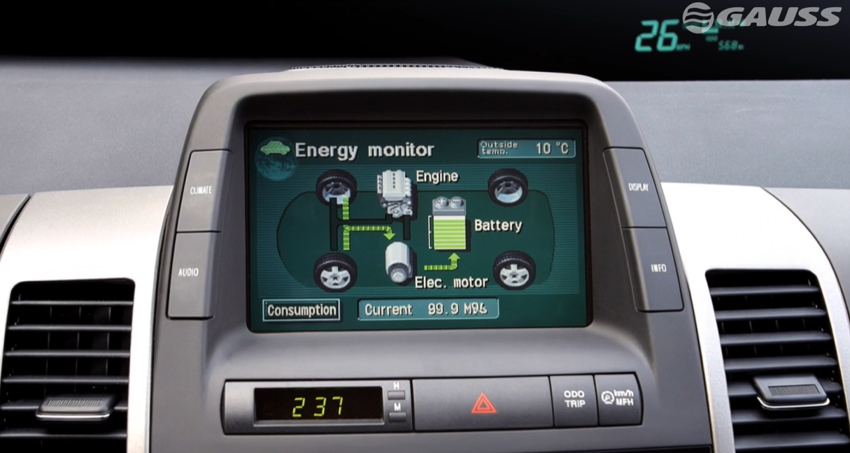 painel do carro hibrido indicando carregamento e armazenamento na bateria